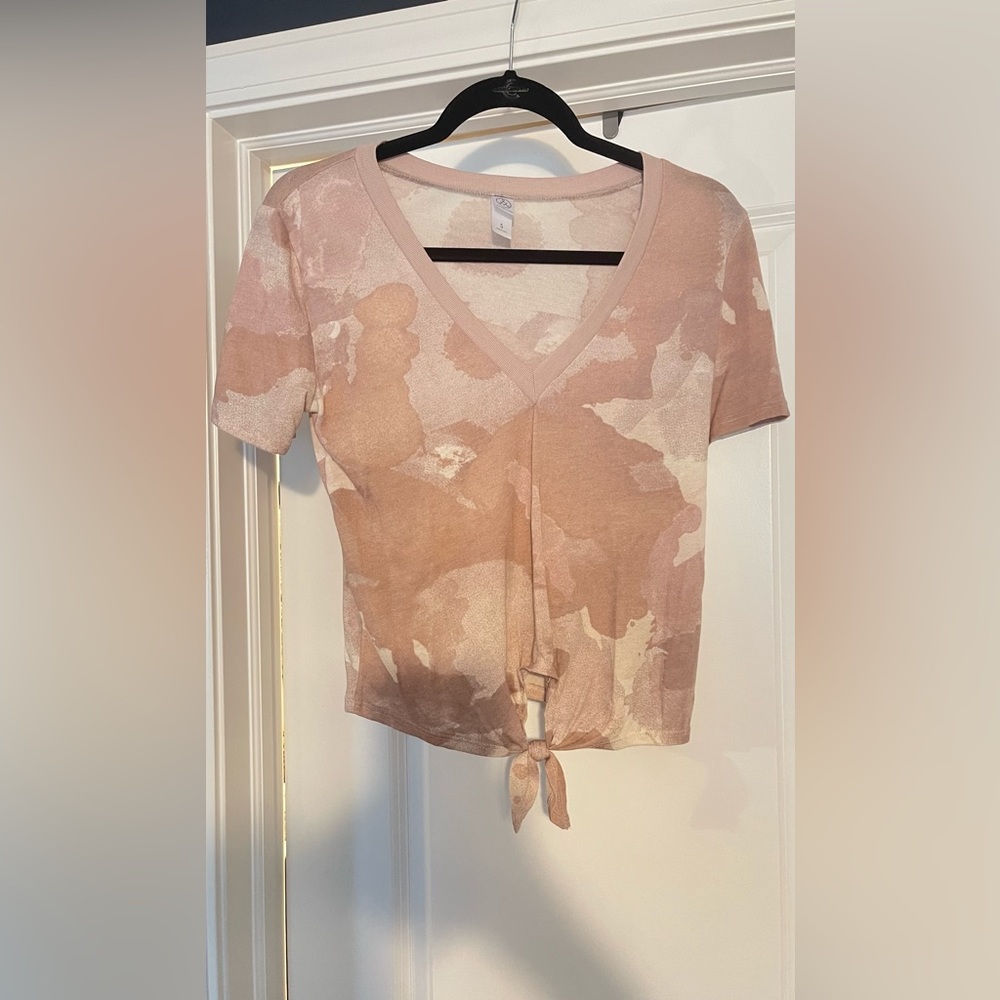Alternative apparel camo top small